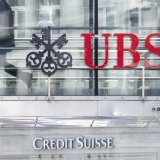 A la faveur de la réorganisation de l'activité de banque d'affaires et de l'intégration des activités de Credit Suisse, UBS entend accélérer sa croissance en Amérique du Nord et du Sud ainsi que multiplier les opérations dans les domaines des tech...
